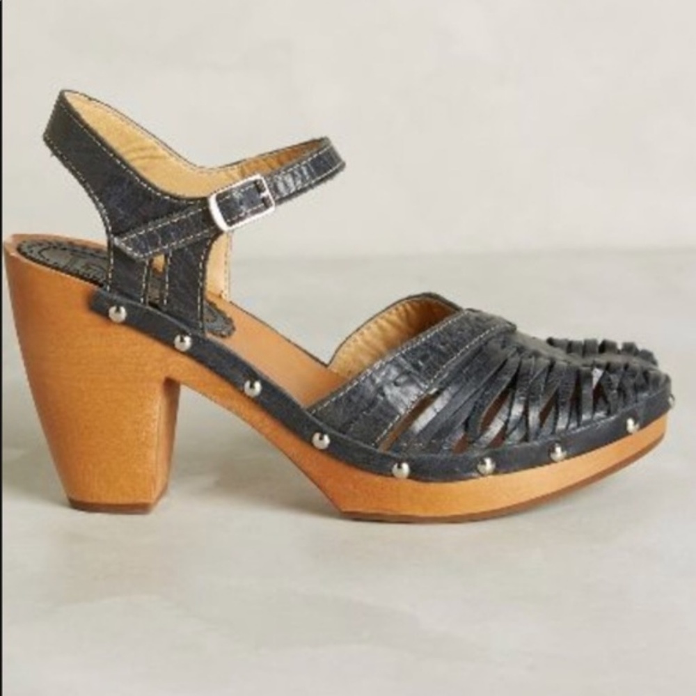 Latigo platform sandals